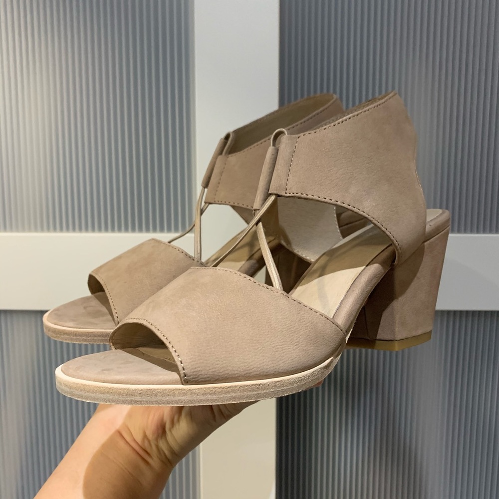 NIB Eileen Fisher doe sandals